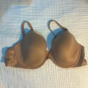 Victoria’s Secret bra 36DD Body by Victoria lightly lined perfect coverage- new